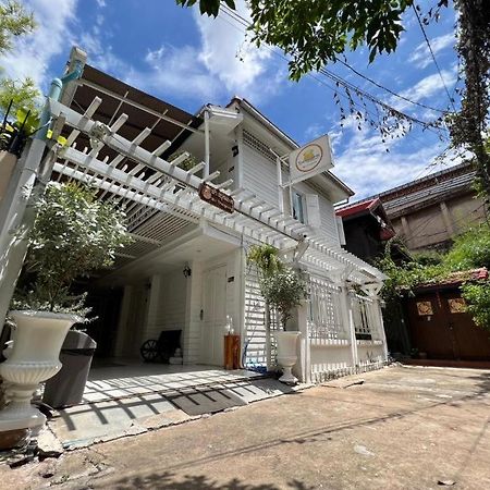 מלון Ban Thungdang Housetel בנגקוק מראה חיצוני תמונה